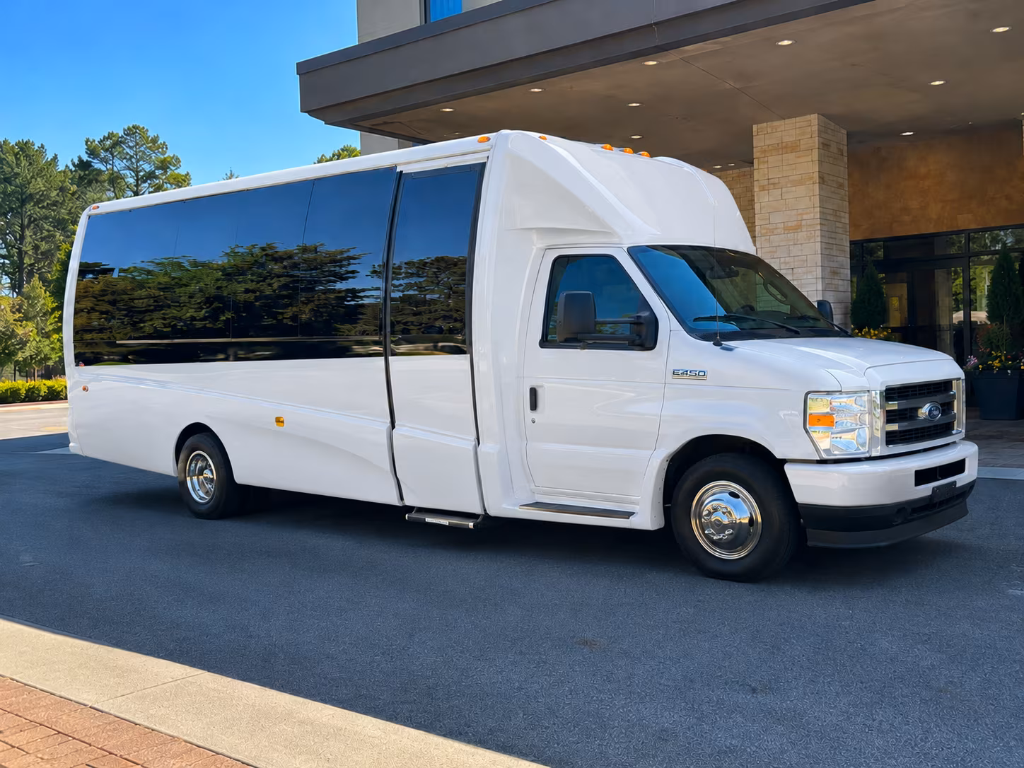 concert bus rentals for groups crossing the elizabeth river
